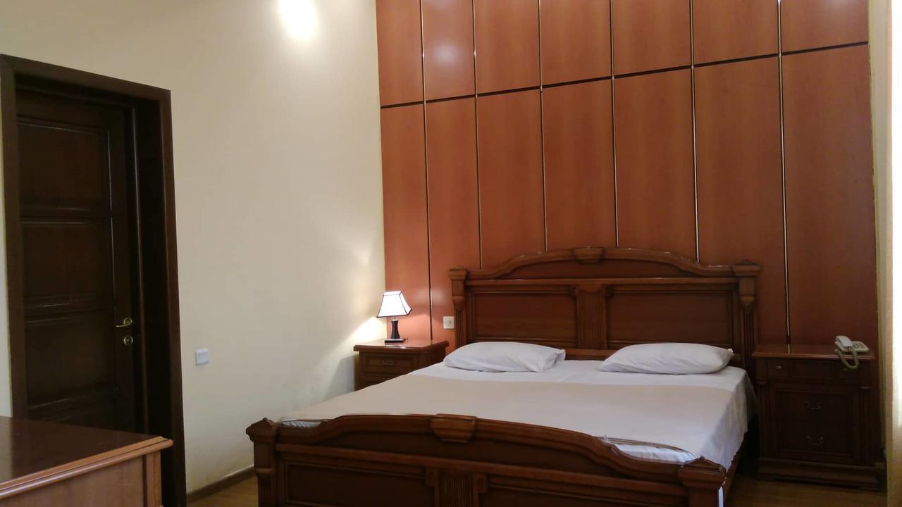 New Bella Hotel Erévan Extérieur photo